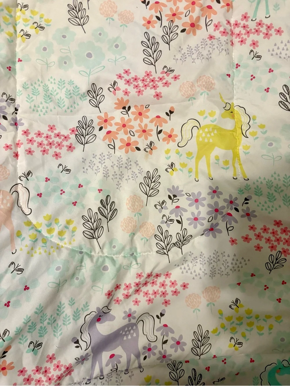 350- Full size reversible comforter: unicorns/floral and mint with white dots